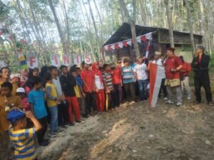 MASYARAKAT KECAMATAN GEDONG TATAAN MENGIKUTI KEGIATAN JALAN SEHAT DALAM RANGKA MENYAMBUT HUT RI KE – 78