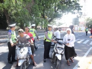 Hari Pertama Ops Zebra Rinjani 2023, Polres Loteng Layangkan Puluhan Surat Tilang
