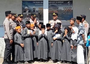 Siswa Latja SIP Angkatan 52 Tahun 2023 Polsek Lingsar Laksankan Bakti Sosial