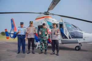 Kapolda Sumsel Irjen Pol A.Rachmad Wibowo SIK bersama Danrem 044/Gapo Brigjen TNI Moh Naudi Nurdika, SIP,MSI selaku Dansatgas Penanggulangan Karhutla Provinsi Sumsel.