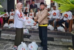 DPC Gerindra Lampung Barat Bagikan Sembako Kepada Relawan Di Hari Ulang Tahun Bapak Prabowo Subianto