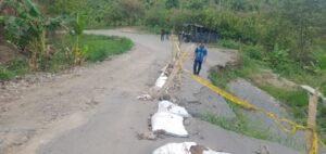 Warga Pengguna jalan Kec. Bulok, Tanggamus Keluhkan Kerusakan Jalan.