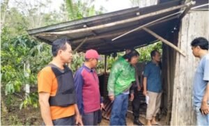 Polsek Sumber Jaya Polres Lampung Barat Datangi TKP Pembunuhan Suami Istri Dipekon Sindang Pagar