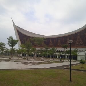 Masjid Raya Sumbar Dengan Kemegahan bangunannya