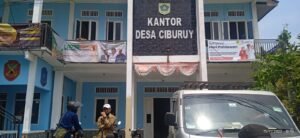 Saat Ditemui PMCB Kepala Desa Ciburuy Terkesan Menghindar