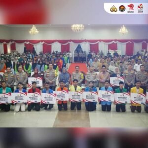 Wakapolri Serahkan Beasiswa Untuk Mahasiswa Di Riau