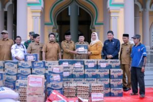 Pj Bupati Nagan Raya Juga Berkantor di Kecamatan Selama Menyalurkan Bantuan Masa Panik Korban Banjir