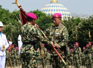 TONGGAK REGENERASI KEPEMIMPINAN KOMANDAN KORPS MARINIR TNI AL RESMI DISERAH TERIMAKAN