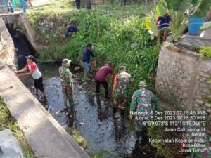 Cegah Terjadinya Banjir, Kodim 0808/Blitar Gelar Karya Bakti Pembersihan Sungai