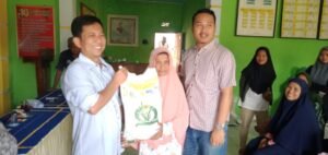 Warga Desa Kedondong Penerima Bantuan Beras ” Sangat Berterima Kasih Kepada Pemerintah.”