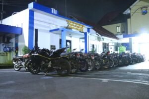 Polres Blitar Kota Amankan 36 Unit Motor Knalpot Brong Dalam Razia Minggu Dini Hari