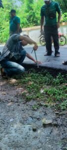 Warga Dua Desa Turun ke Jalan Untuk Menyampaikan Tuntutan Kepada Pihak Kontraktor Yang Mengerjakan Lanjutan Rehab Ruas Jalan Batas Prabumulih – Gaung Asam.Pada Sabtu 16 Desember 2023.