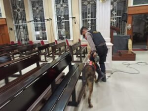 Ditsamapta Polda Banten Unit K9 Gelar Kegiatan Sterilisasi Gereja