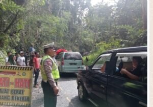 Satlantas Polres Lampung Barat Atur Jalur Kemacetan Menuju Pantai Krui