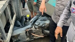 Aksi Heroik Dua Polisi Di Kalbar Korbankan Motor Jadi Ganjal Bus Gagal Nanjak