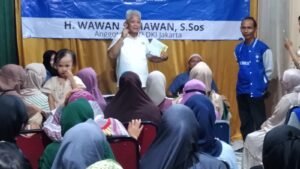 H. WAWAN SUHAWAN S. SOS. ANGGOTA DPRD DKI JAKARTA FRAKSI PAN, PERERAT TALISILATURAHMI DENGAN WARGA KELURAHAN KAMPUNG RAWA DAN WARGA KELURAHAN GALUR KECAMATAN JOHAR BARU