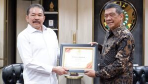 ST Burhanuddin Terima Penghargaan Best Achievement Award 2023 Rakyat Merdeka