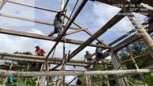 Dukung Pembangunan Mushola Al Muttaqin, Anggota Koramil Gandusari Gelar Gotong Royong Bersama