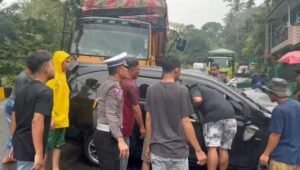 Kecelakaan Beruntun di Silaing Padang Panjang Akibat Truk Rem Blong