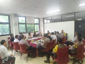 Kapolsek Johar Baru Kompol Ubaidillah Hadiri Rapat Koordinasi Tiga Pilar Pengamanan Pemilu 2024 di Kantor Kecamatan Johar Baru