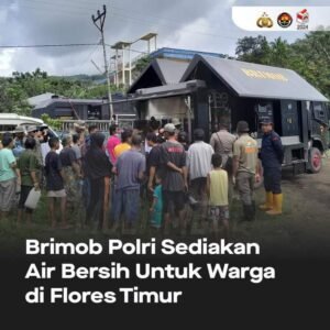 Brimob Polri Sediakan Air Bersih Untuk Warga di Flores Timur