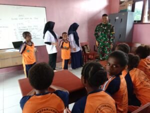 Satgas Yonif 623 Bersama Puskesmas Berikan Penyuluhan Kesehatan Kepada Siswa