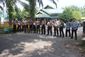 Polres Langkat Kawal Penghitungan Dan Rekapitulasi Suara Oleh KPU Kabupaten Langkat Di Gudang Pegnasos Kabupaten Langkat.