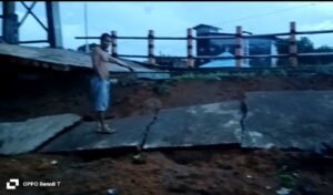 Sayap Jembatan Gantung di Kayong Utara Roboh, Warga Berharap Pemda Lakukan Peninjauan