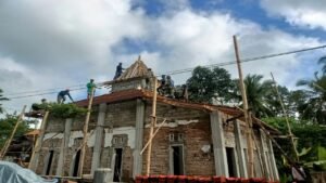 Anggota Satgas TMMD Kodim 0808/Blitar Laksanakan Kegiatan Renovasi Mushola Mubarokah