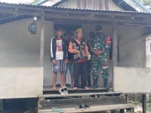 Satgas Pamtas RI-MLY Yonarmed 16/TK Pos Sei Bening Hadiri Acara Adat Basansam