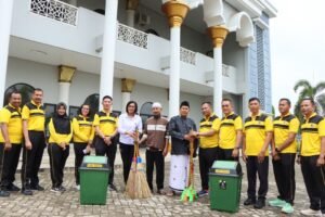 Kapolres Pesawaran Ajak Anggota dan Bhayangkari Gelar Olahraga Bersama Jelang Ramadan dan Bhakti Sosial Bersih masjid