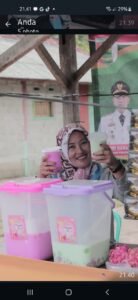 Rifka Buka Warung Aneka Minuman Es Buah Jelang Bulan Ramadhon