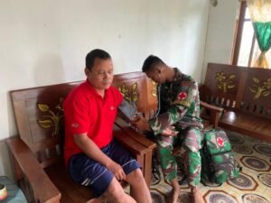 Satgas Pamtas Yonarmed 16/TK Berikan Pelayanan Kesehatan Door to Door