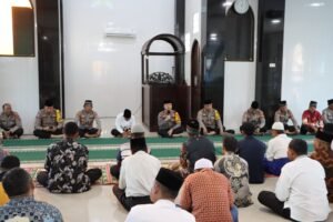 Safari Ramadhan, Kapolres Ketapang Kunjungi Masjid Baiturrahman.