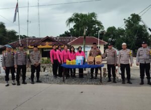 Berkah Ramadhan, Kapolsek Seputih Mataram Bersama Bhayangkari Bagi Bagi Takjil Jelang Buka Puasa