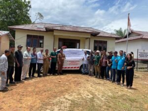 PT. MAYAWANA Persada Berikan Ambulance untuk Desa Sekucing Labai