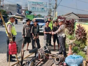 Dengan Humanis, Satlantas Polres Lampung Tengah Tertibkan Anak Punk