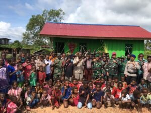 Wujudkan Impian Keluarga Lukas Kahol, Satgas Yonif 125/SMB Hadiahi Keluarga Asuh Sebuah Rumah Layak Huni