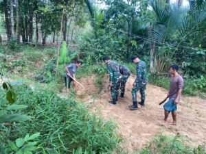 Satgas Pamtas RI-Malaysia Yonarmed 16/TK Laksanakan Kegiatan Karya Bhakti di Perbatasan
