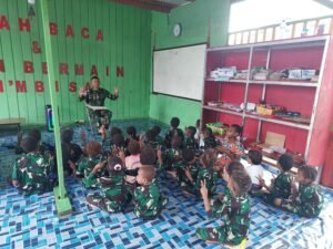 Puasa Tidak Menyurutkan Semangat Prajurit Satgas Yonif 125/SMB Mengajar di Paud Si’mbisa