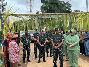 Satgas Yonarmed 10/ Bradjamusti Bantu Rehabilitasi Eks Puskesmas Senanning Menjadi Asrama Terintegrasi Anak Sekolah Wilayah Ketungau Hulu Perbatasan RI – MLY