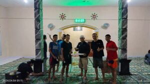 Apresiasi Penuh H, Sukarman S.Pd.I SH.MH Terhadap Pemuda Kp Cibata Lakukan Hal Positif Pengecatan Masjid Al Munawaroh .