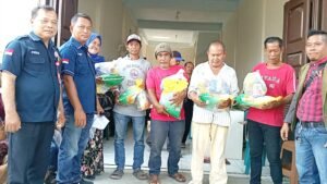 DPD SPRI SUMUT ” Serikat Pers Republik Indonesia’ Bersama Wartawan Media Pendamping News dan Metropos 24 Bagikan 200 Paket Sembako Kepada Warga Masyarakat Beserta Anak Yatim Piatu