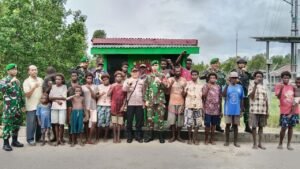 Satgas Yonif 125/SMB Bangun Jamban Sehat Untuk Masyarakat di 4 Kampung