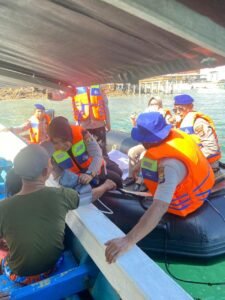 Sidokkes Dan Sat Polairud Polres Pesawaran Mendirikan Poliklinik Terapung