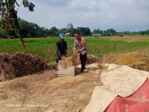 Bhabinkamtibmas Di Purwakarta Terus Berupaya Dekat Dengan Masyarakat