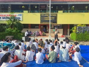 Mengenal Rambu Lalu Lintas hingga Anti Narkoba: Satlantas Jakarta Barat Sosialisasikan Keselamatan di SDN Srengseng 05 Pagi Satlantas Jakarta Barat Sosialisasikan Bahaya Narkoba dan Keselamatan Berkendara ke Siswa SDN Srengseng 05 Pagi