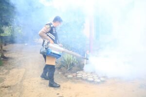 Polres Tulang Bawang Lakukan Fogging Gratis di 20 Lokasi Berbeda Untuk Mencegah DBD
