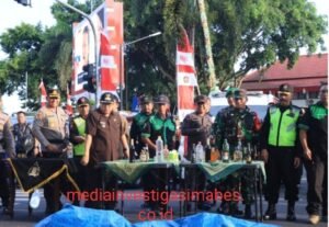 Jelang Lebaran 2024, Polres Blitar Kota Musnahkan Ribuan Botol Miras