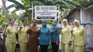 Tinjau Posyandu Di Kecamatan Stabat, Ny. Uke Retno Faisal Hasrimy Beri Perhatian khusus Pencegahan Stunting.